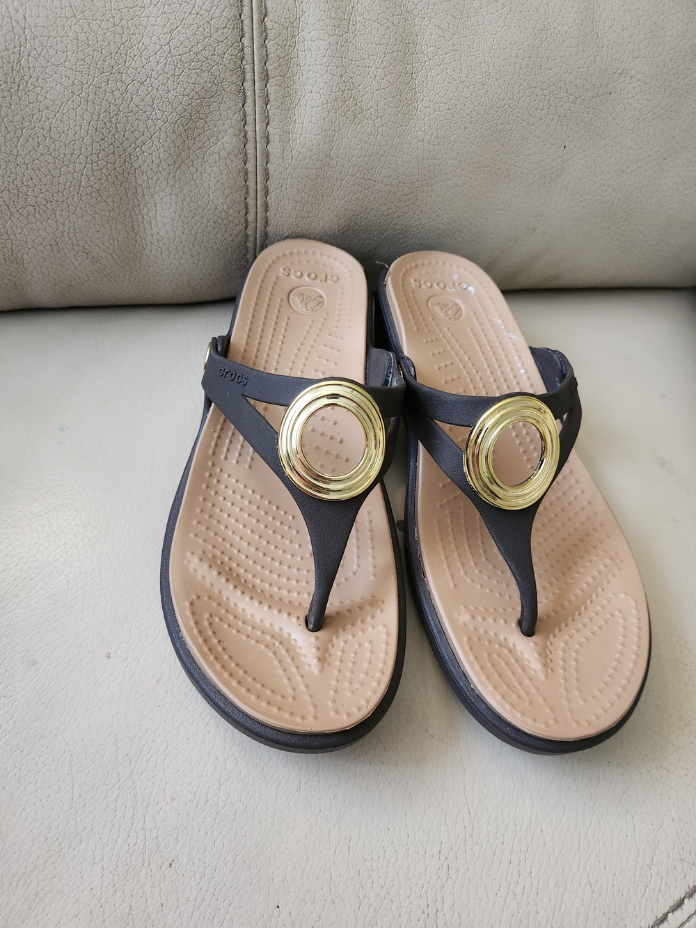 CROCS Women’s Brown Thong Sandals with Gold Ring Detail